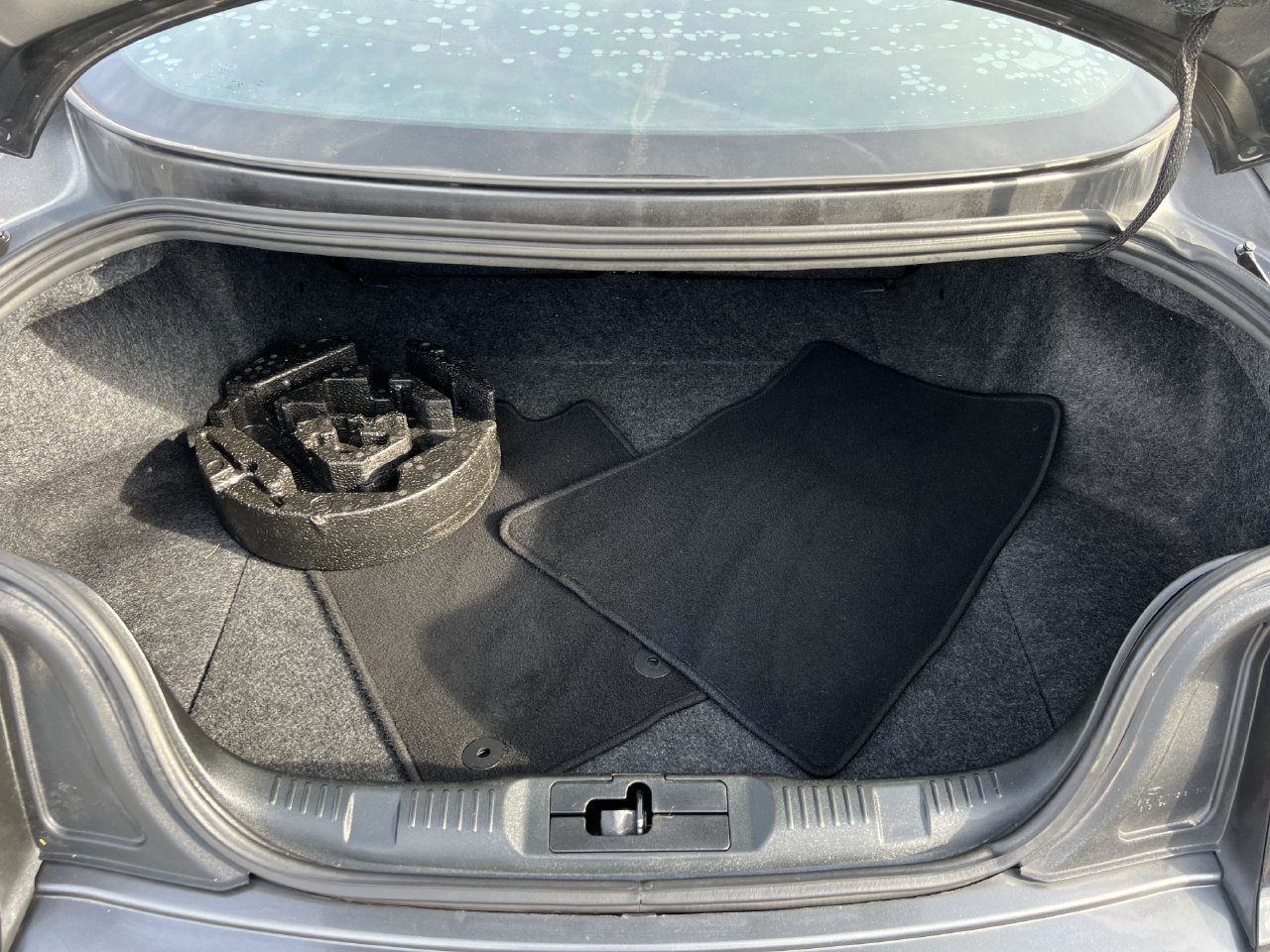 Used 2018 Ford Mustang Coupe RWD image 21