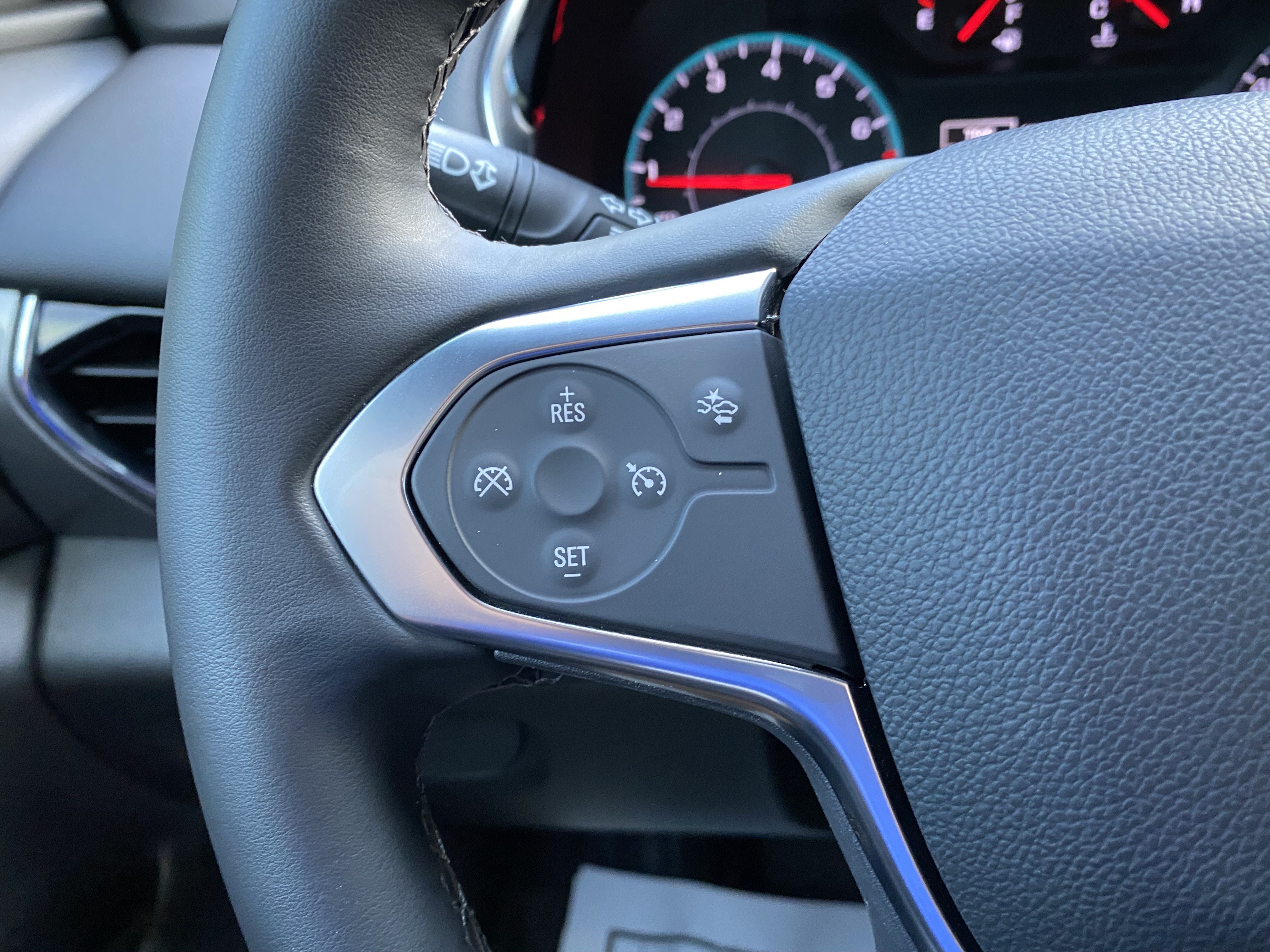 Used 2023 Chevrolet Traverse LT FWD image 19
