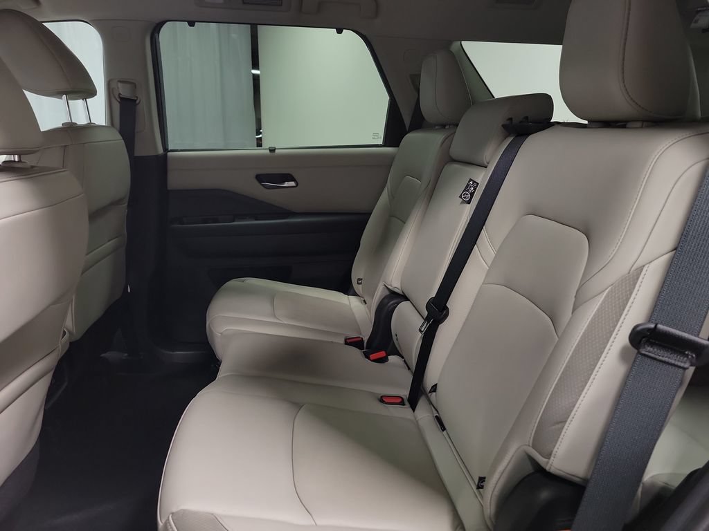 Used 2024 Nissan Pathfinder SL w/ Black Appearance Package FWD image 30