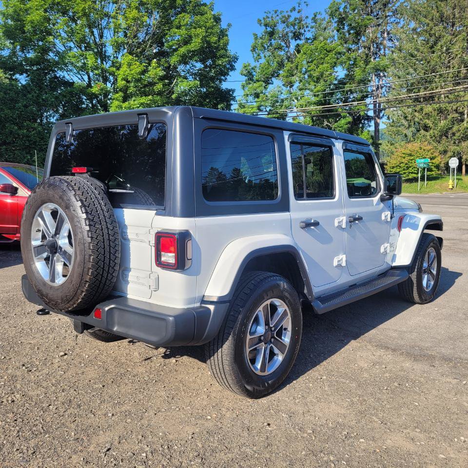Used 2018 Jeep Wrangler Unlimited Sahara AWD/4WD image 8
