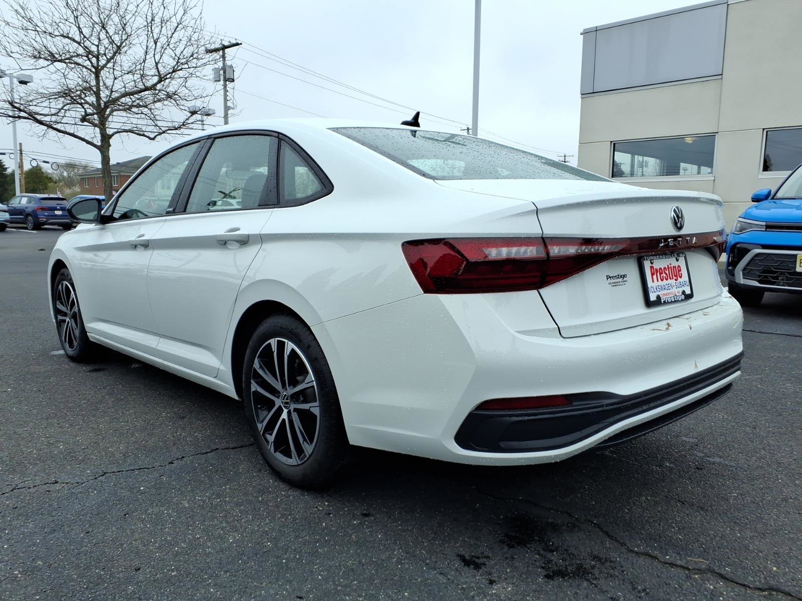 Certified 2025 Volkswagen Jetta Sport image 4