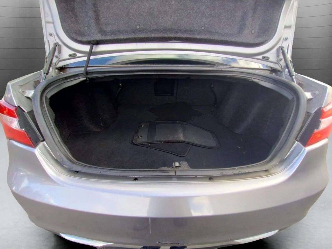 Used 2014 Chrysler 200 Touring FWD image 10