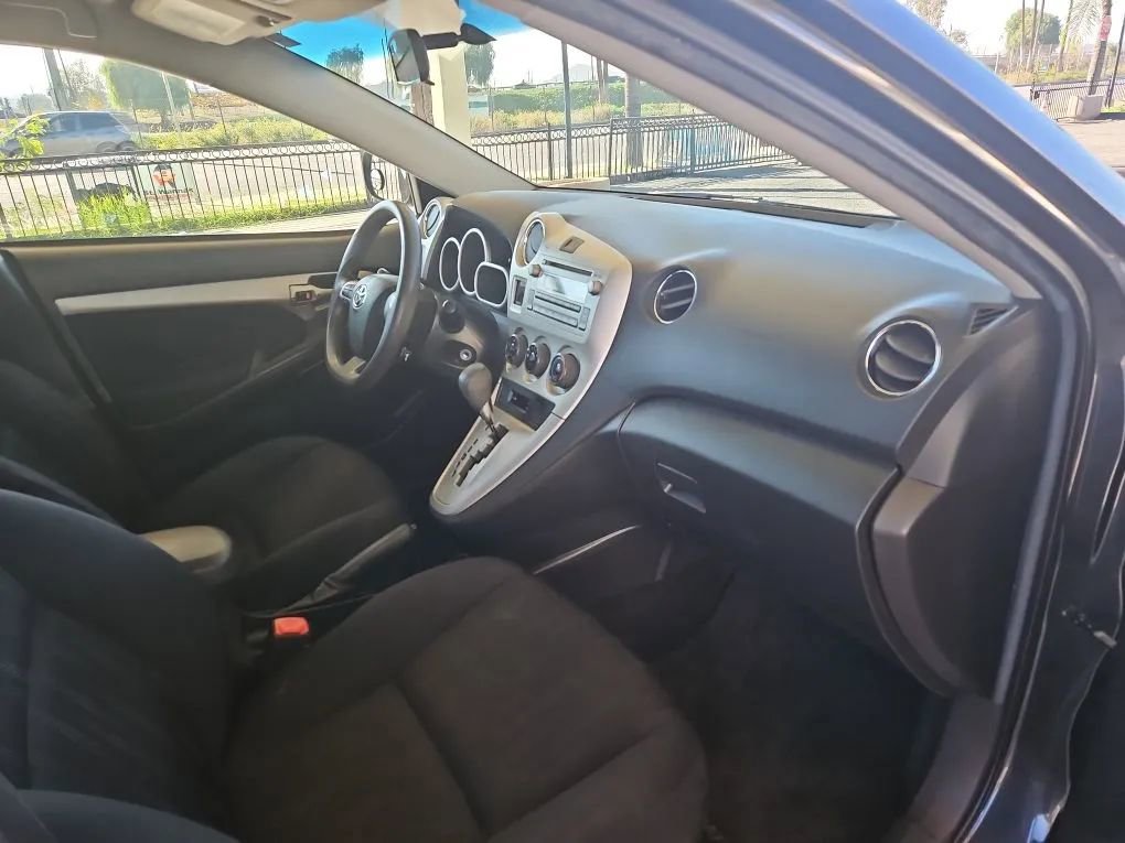 Used 2011 Toyota Matrix image 9