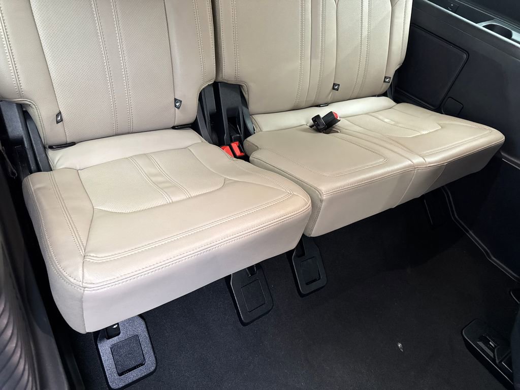 Used 2024 Ford Expedition Limited image 40
