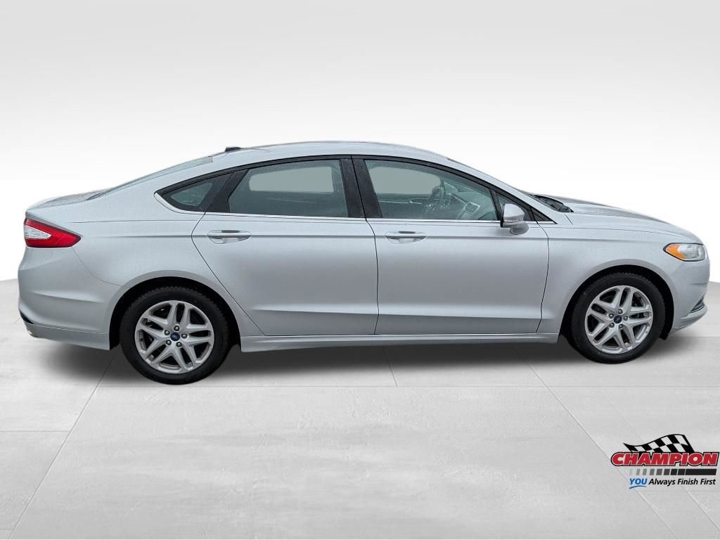 Used 2016 Ford Fusion SE image 6