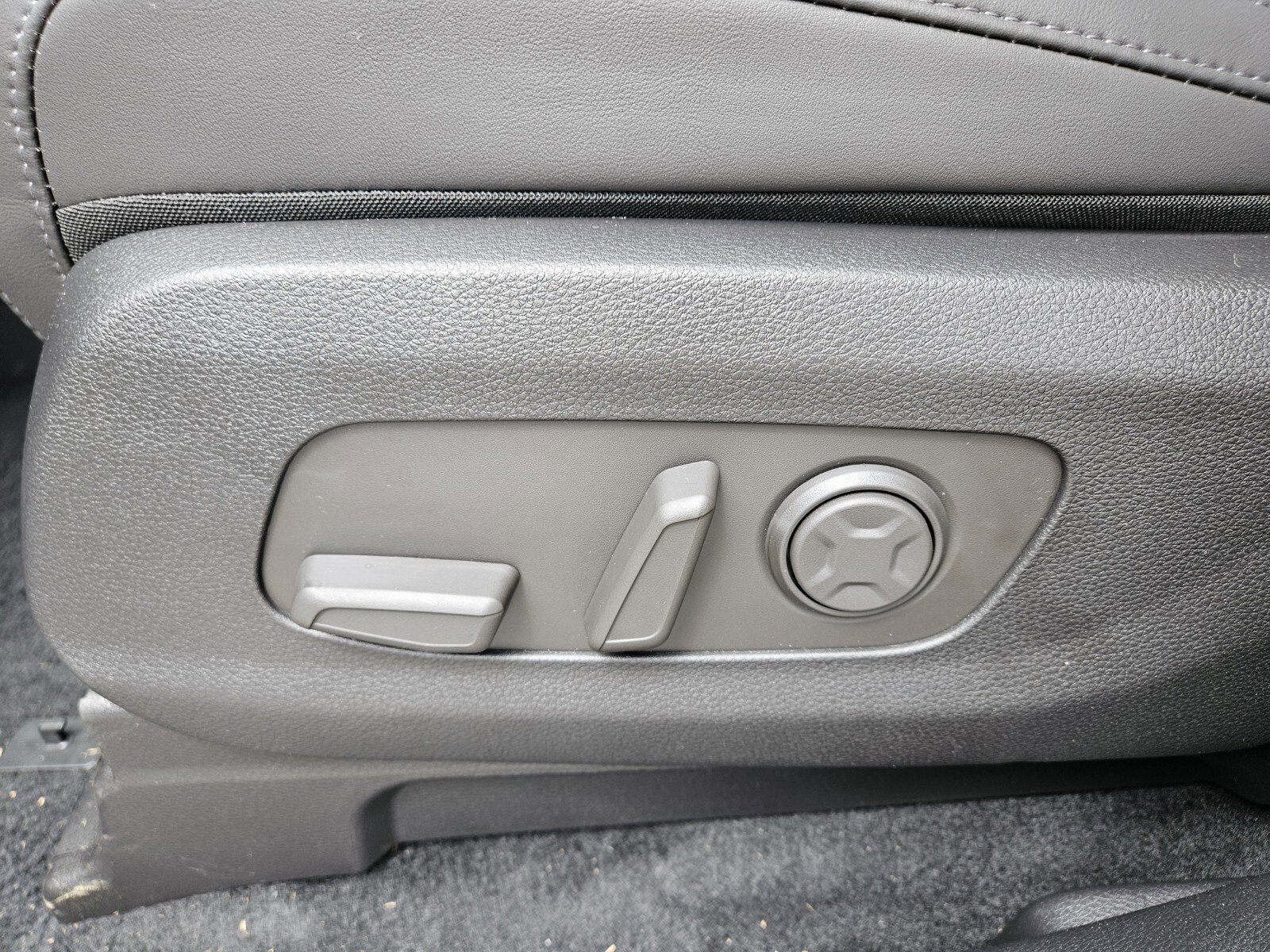 New 2026 Kia Carnival EX FWD image 9