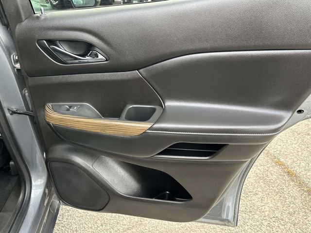 Used 2022 GMC Acadia SLE w/ Elevation Edition image 11