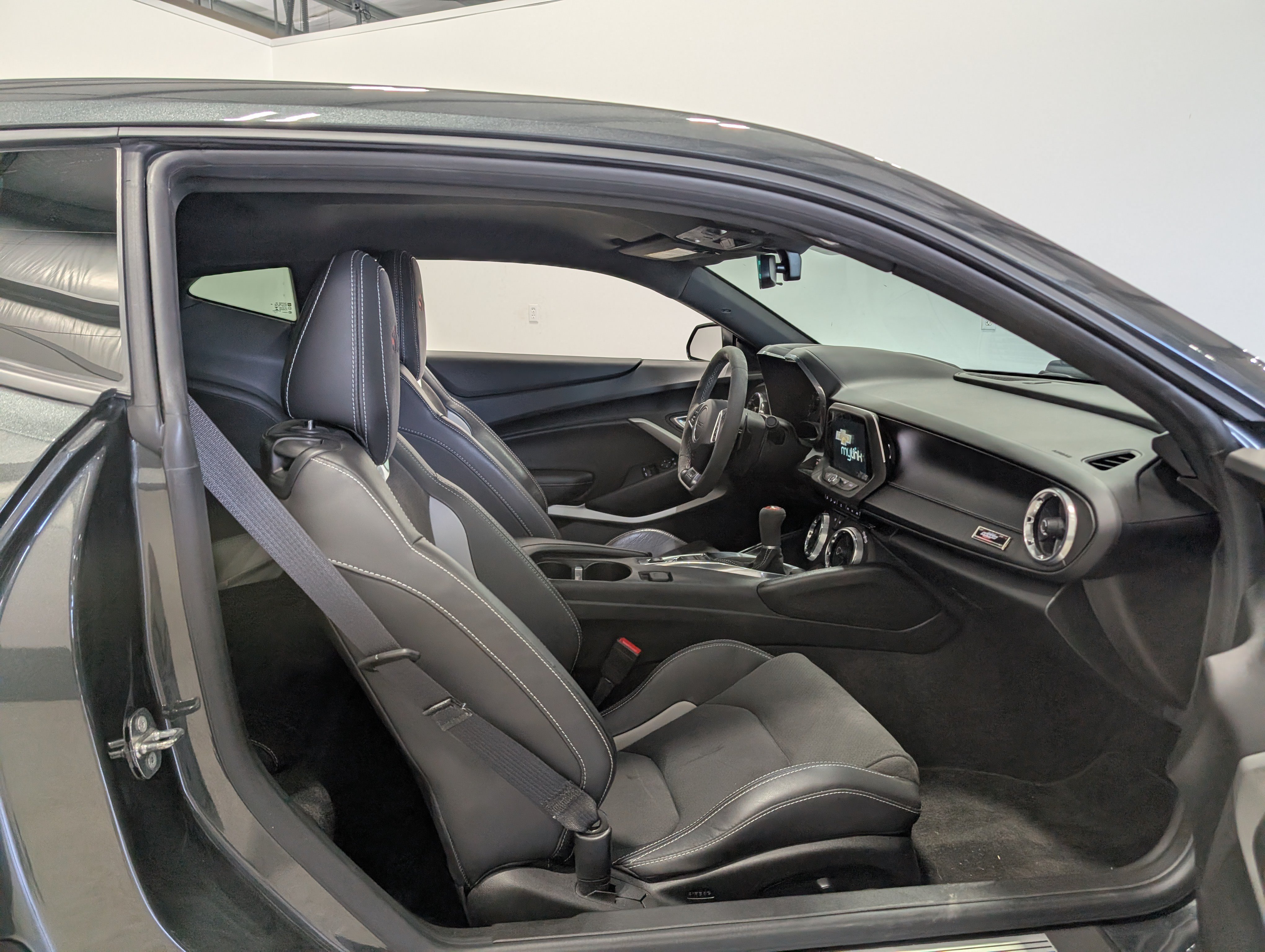 Used 2018 Chevrolet Camaro SS RWD image 17