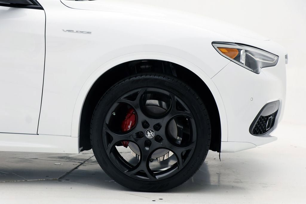 Used 2022 Alfa Romeo Stelvio Veloce image 4