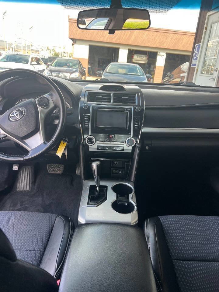 Used 2014 Toyota Camry SE w/ Protection Package image 10