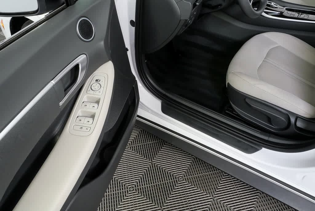 Used 2023 Hyundai Sonata SE FWD image 7