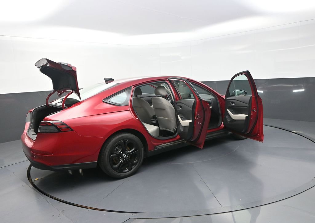 Used 2025 Honda Accord SE image 35