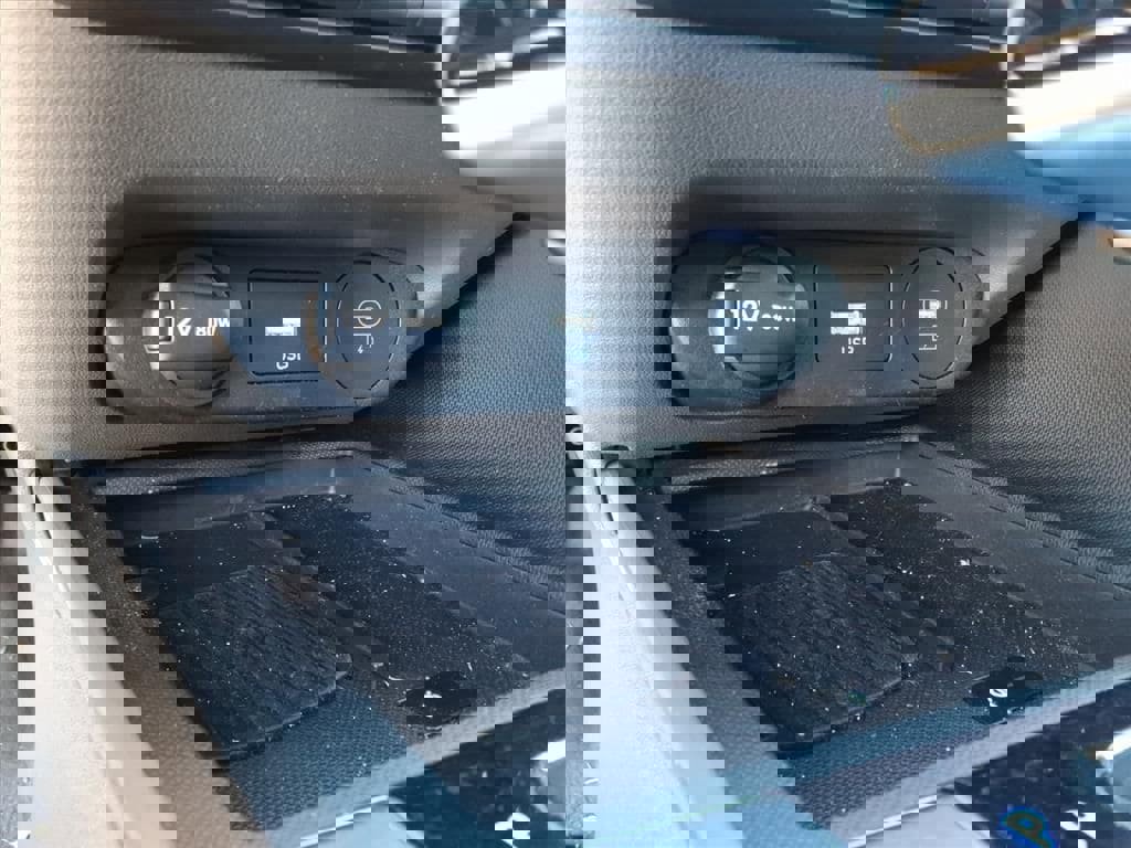 Certified 2025 Hyundai Elantra Sport image 11