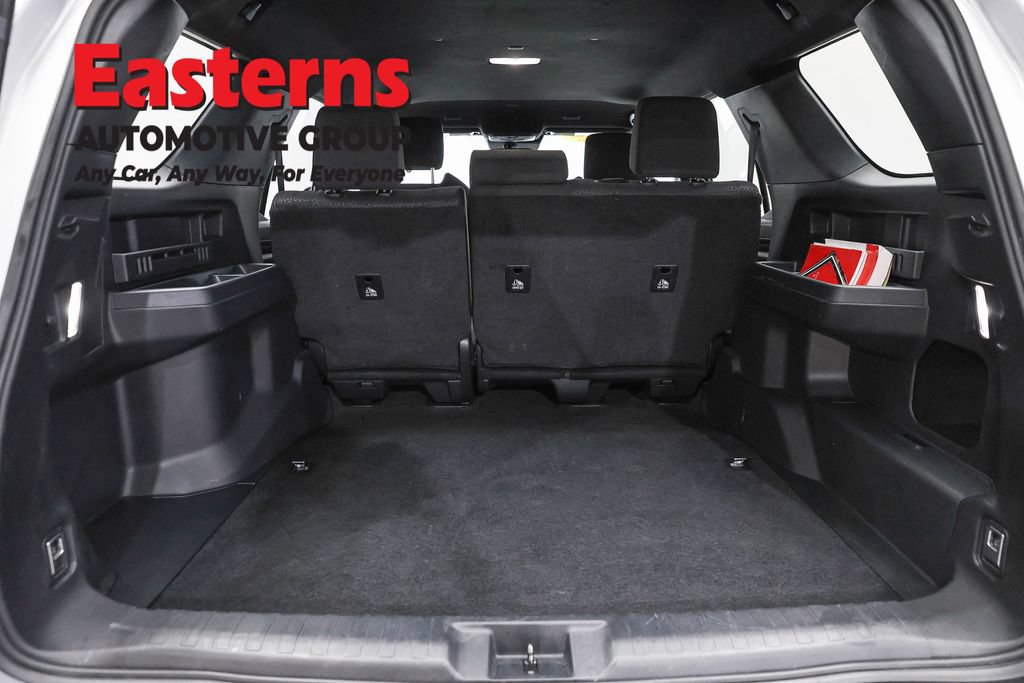 Used 2025 Toyota 4Runner SR5 AWD/4WD image 9