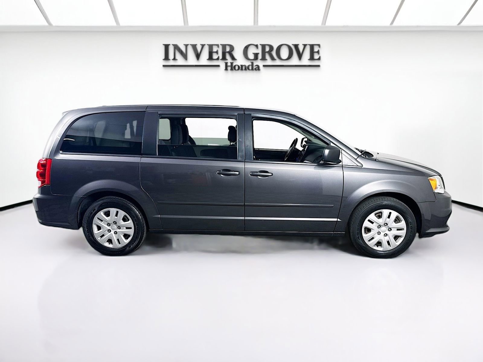 Used 2017 Dodge Grand Caravan SE w/ Power Window Group FWD image 4