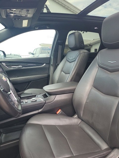 Used 2022 Cadillac XT5 Premium Luxury w/ Technology Package AWD/4WD image 8