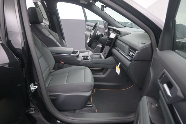 New 2026 GMC Terrain AT4 w/ LPO, Black Badging Package AWD/4WD image 18