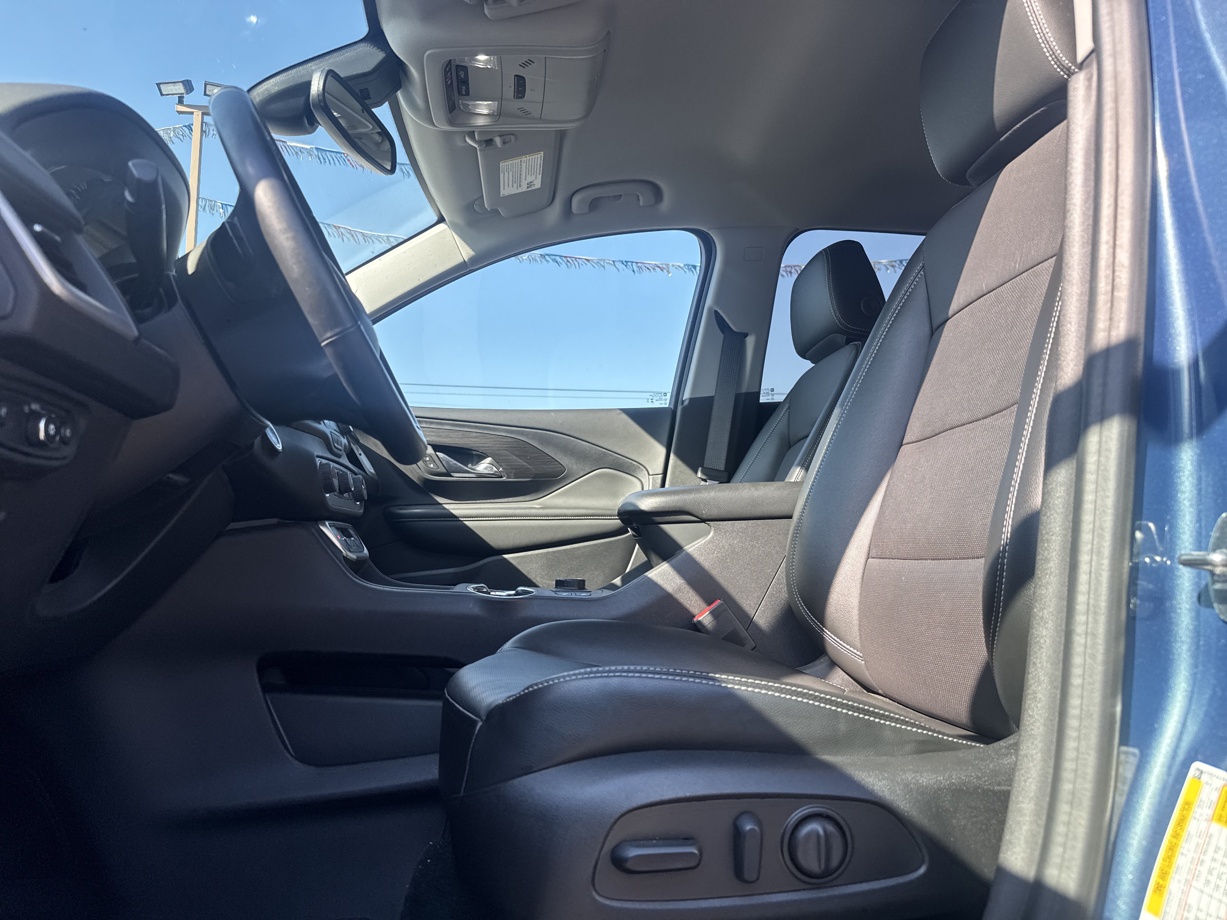 Used 2024 GMC Terrain SLT AWD/4WD image 21