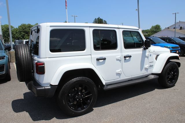 Used 2024 Jeep Wrangler Unlimited Sahara w/ Technology Group AWD/4WD image 30