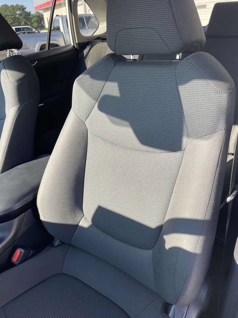 Used 2021 Toyota RAV4 LE FWD image 23