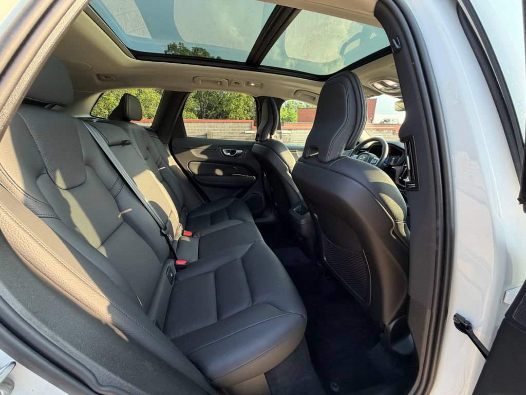 Certified 2024 Volvo XC60 B5 Plus w/ Protection Package Premier AWD/4WD image 25