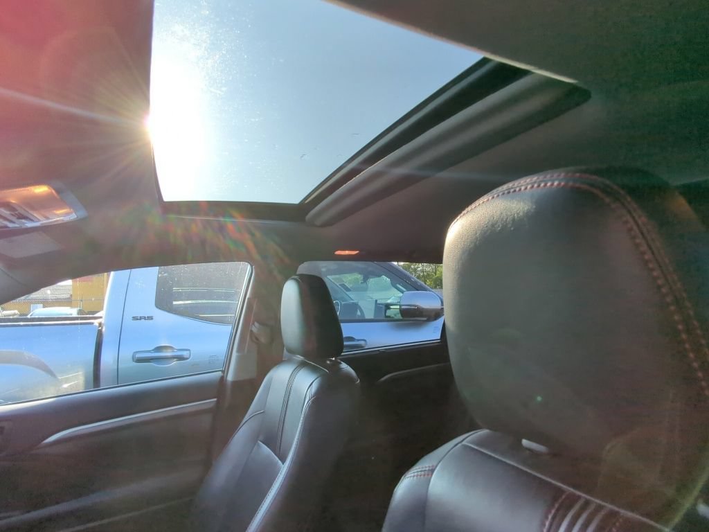 Used 2019 Toyota Highlander SE AWD/4WD image 9