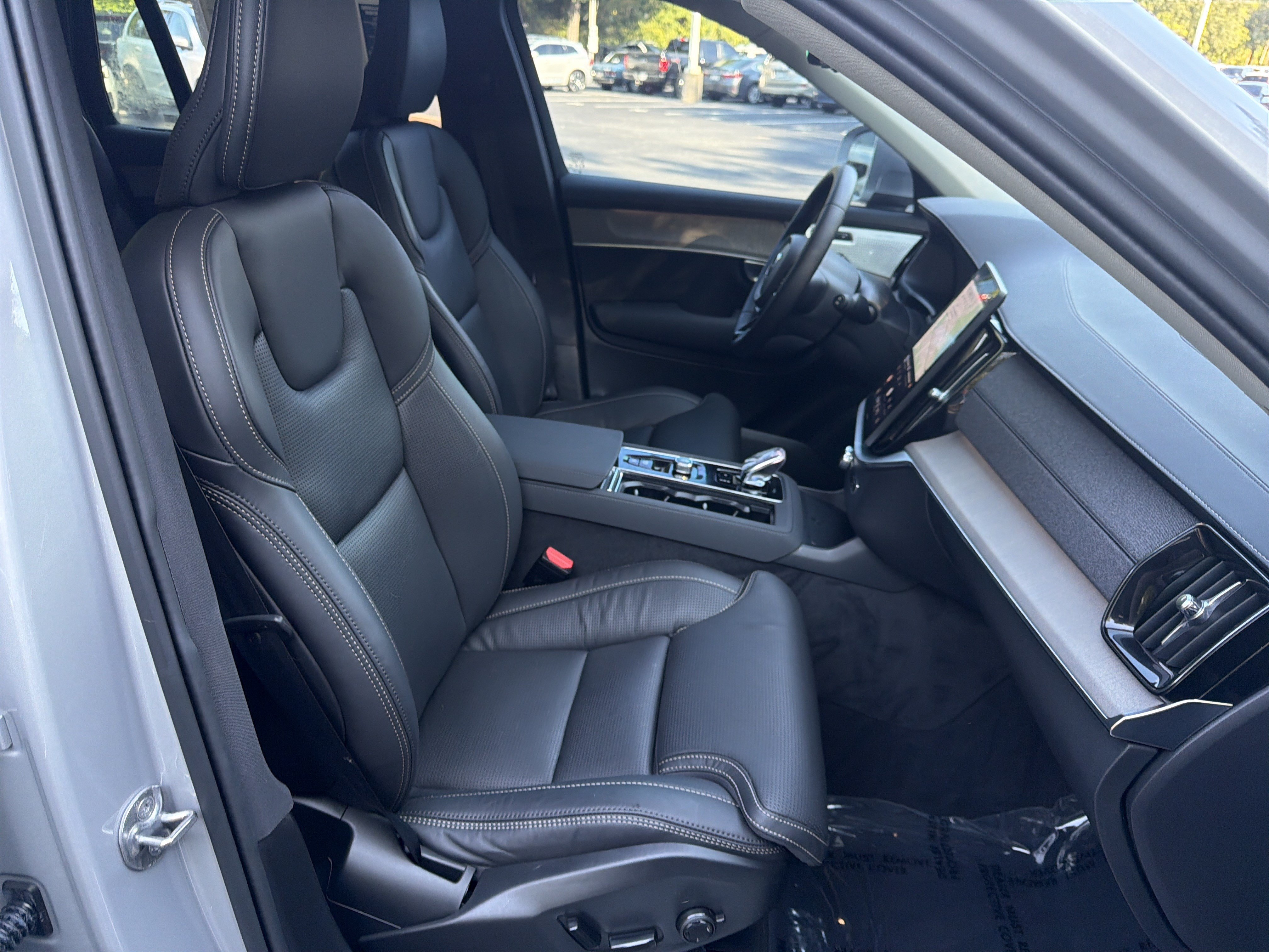 Used 2025 Volvo XC90 B6 Ultra w/ Protection Package Premier AWD/4WD image 35