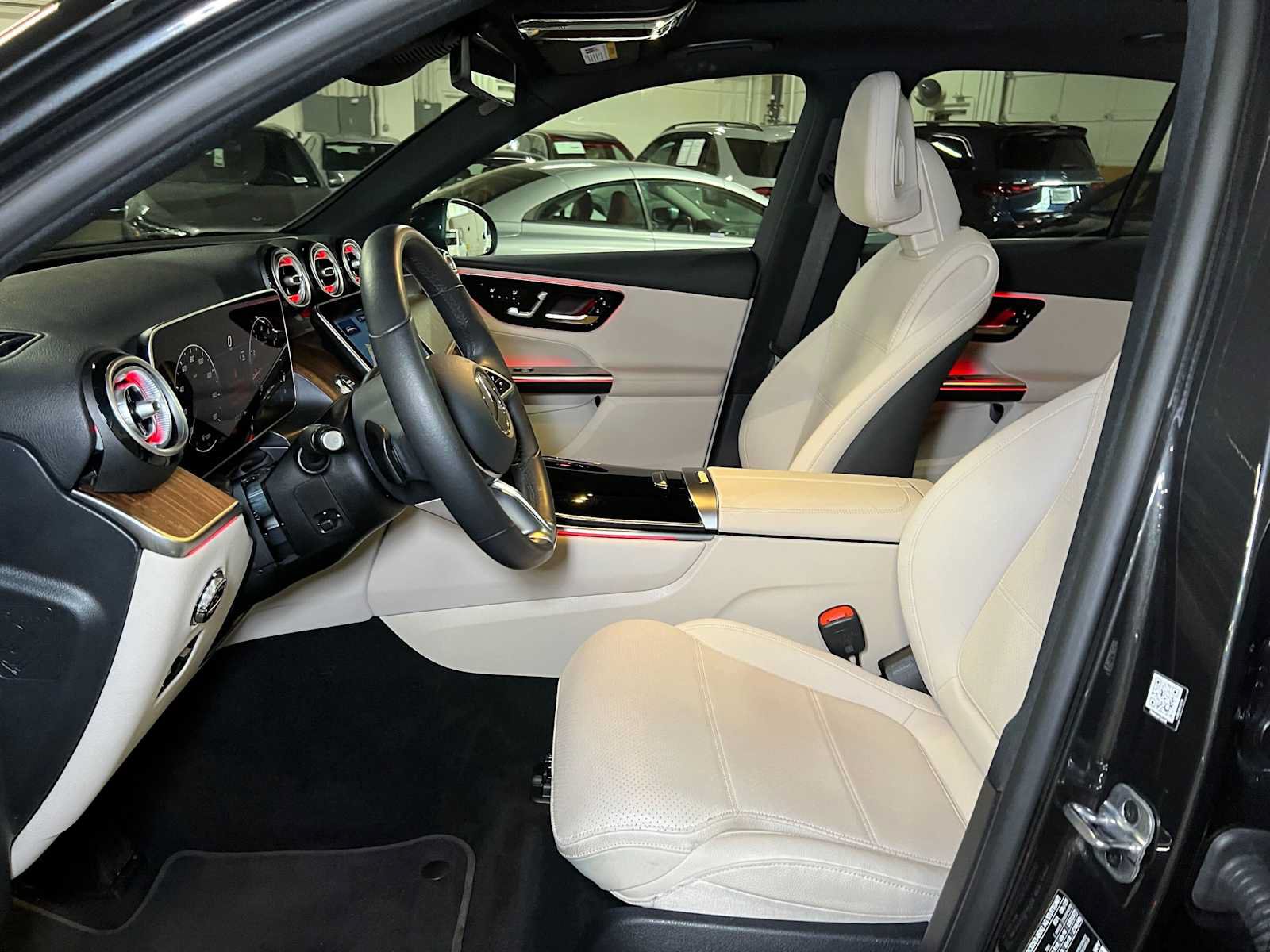 Used 2026 Mercedes-Benz GLC 300 4MATIC image 23
