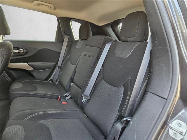 Used 2017 Jeep Cherokee Latitude image 16