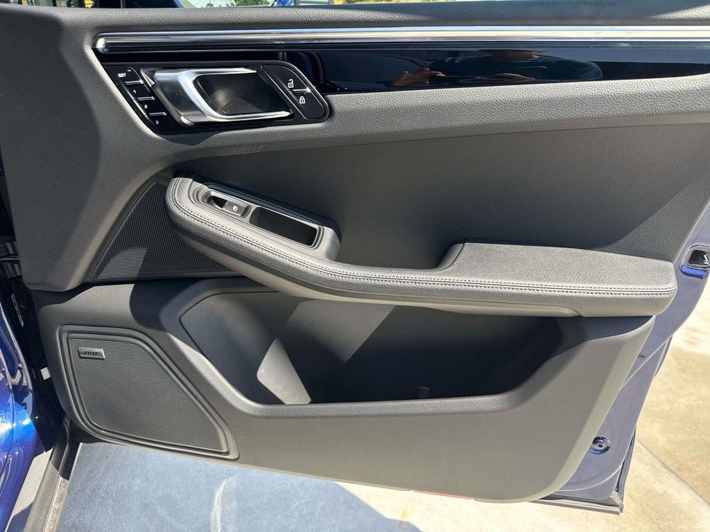 Certified 2025 Porsche Macan image 19