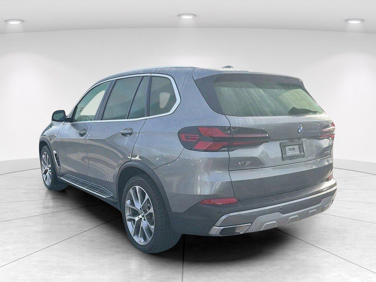 Certified 2024 BMW X5 xDrive40i w/ Premium Package AWD/4WD image 6