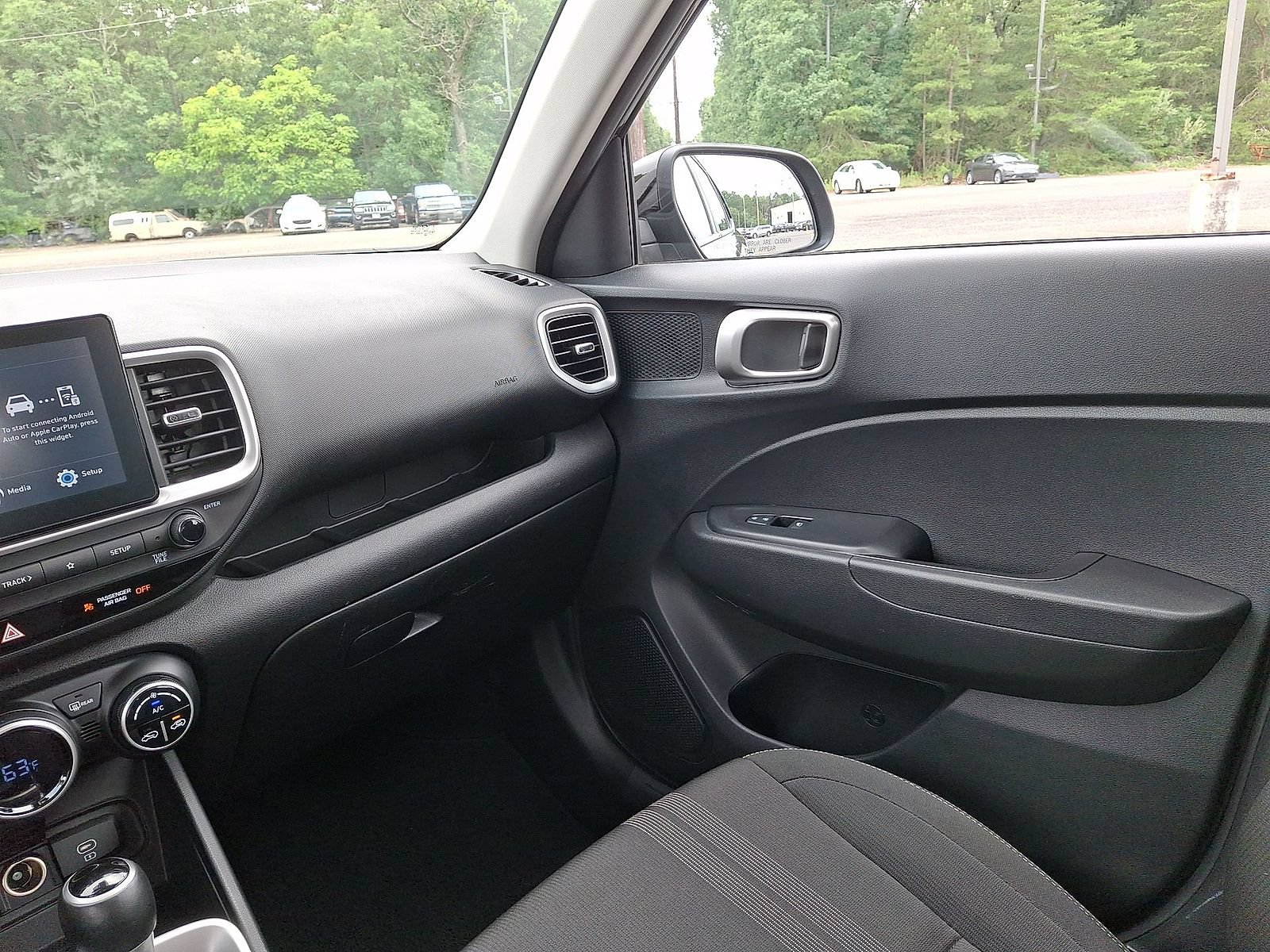 Used 2023 Hyundai Venue SEL FWD image 11
