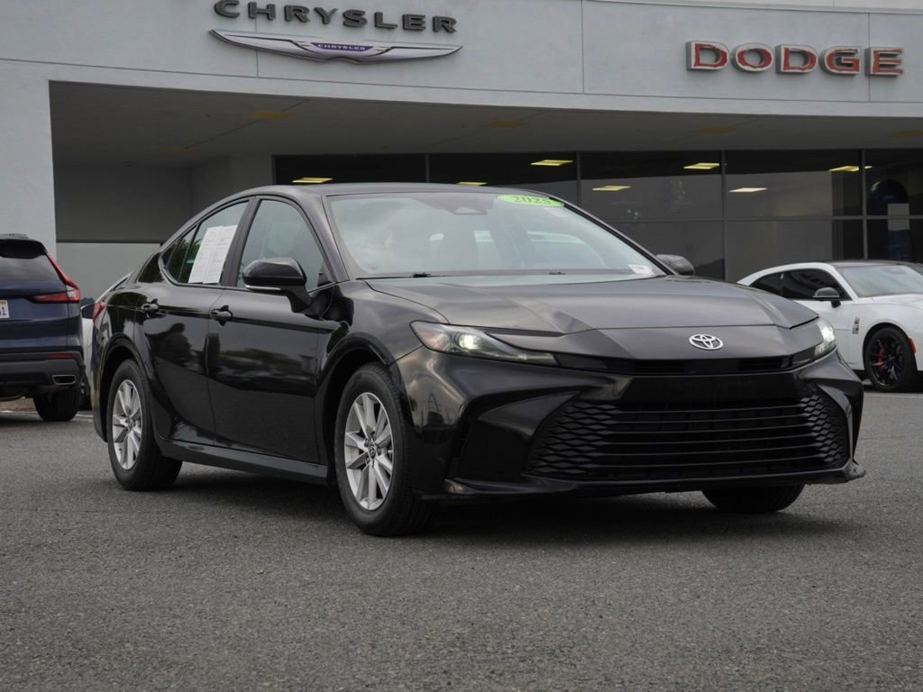 Used 2025 Toyota Camry LE image 2