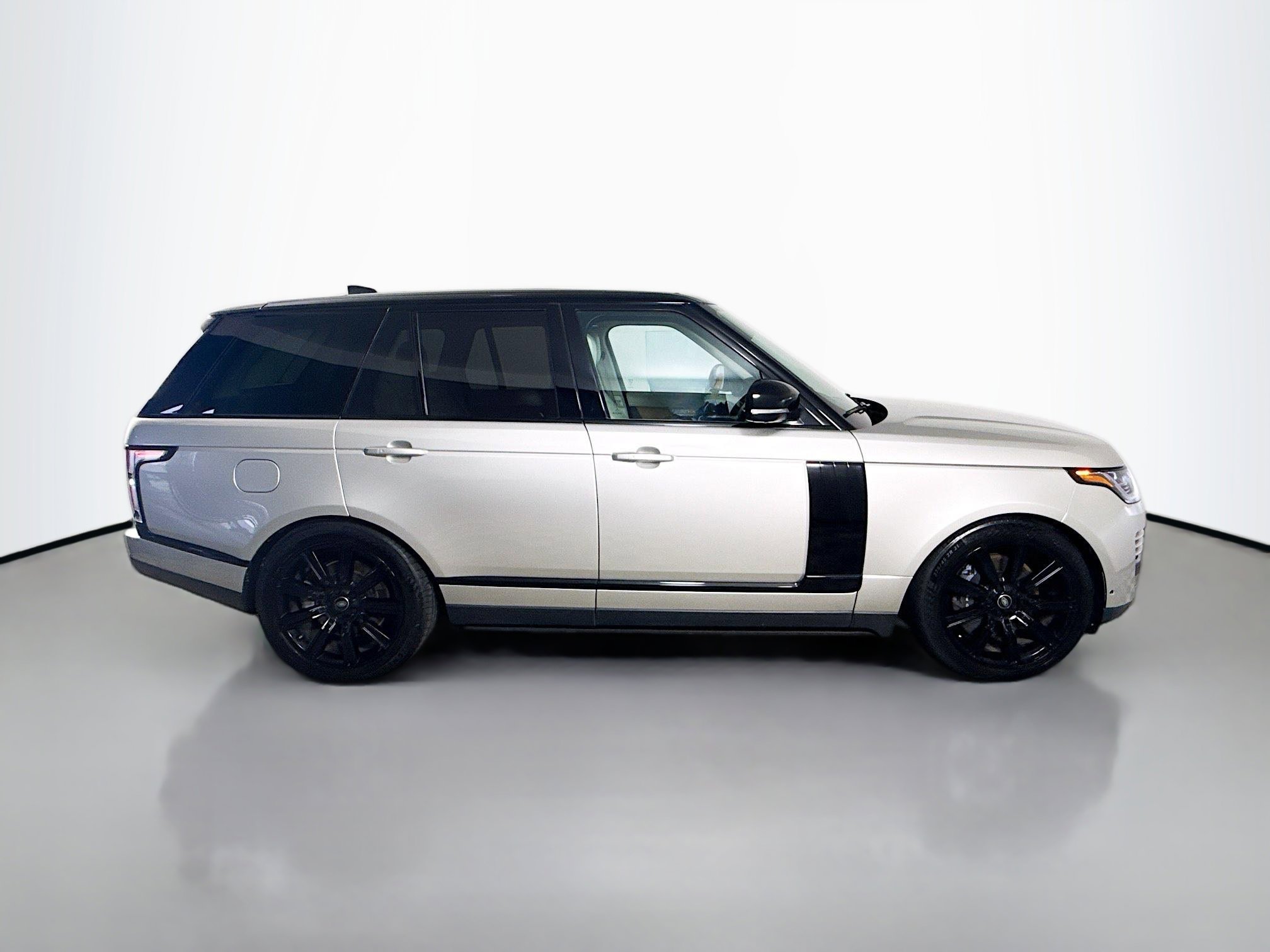 Used 2018 Land Rover Range Rover Supercharged AWD/4WD image 11