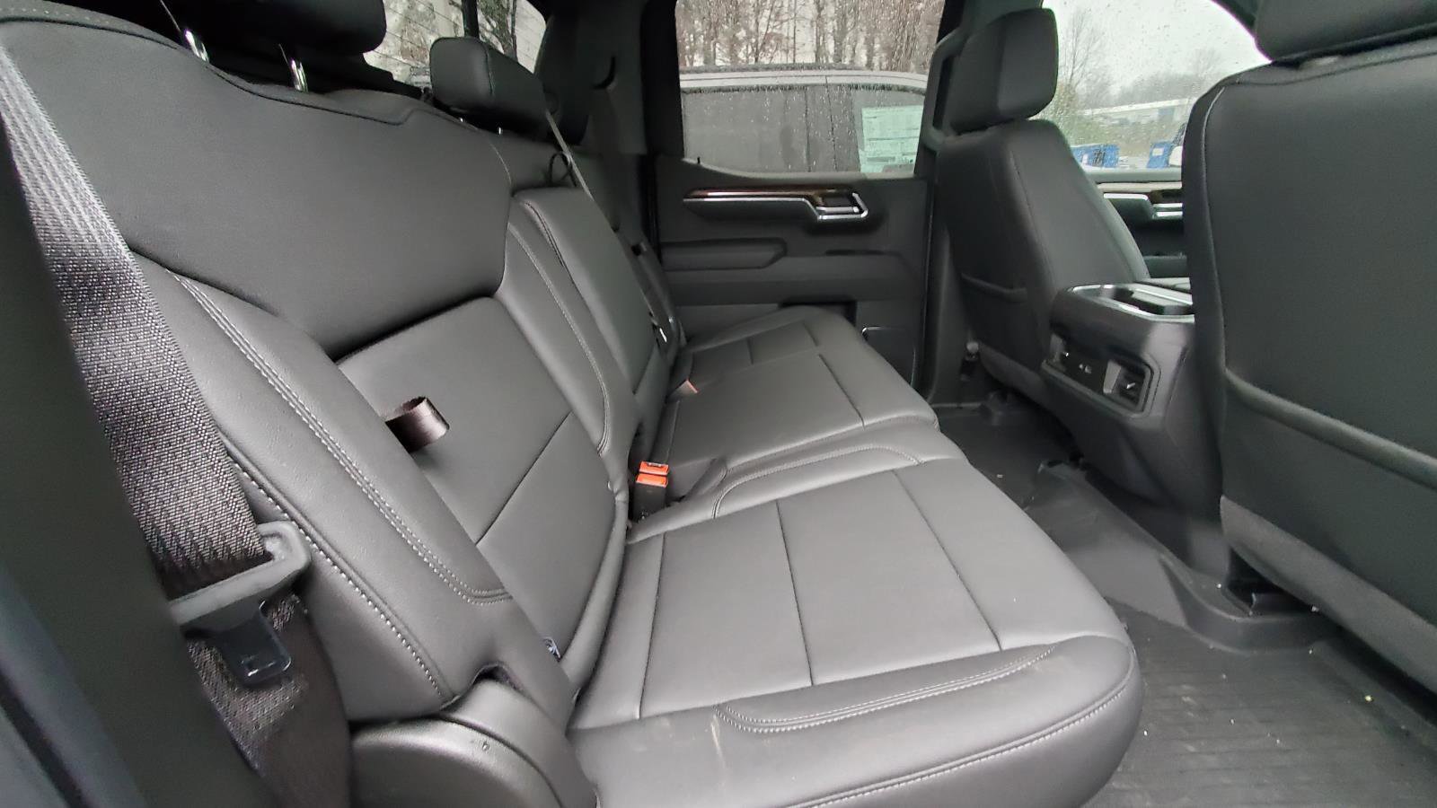 Used 2025 Chevrolet Silverado 1500 LT Trail Boss w/ Convenience Package II image 6