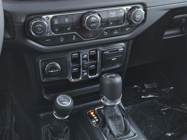 New 2026 Jeep Wrangler Unlimited Sahara AWD/4WD image 15