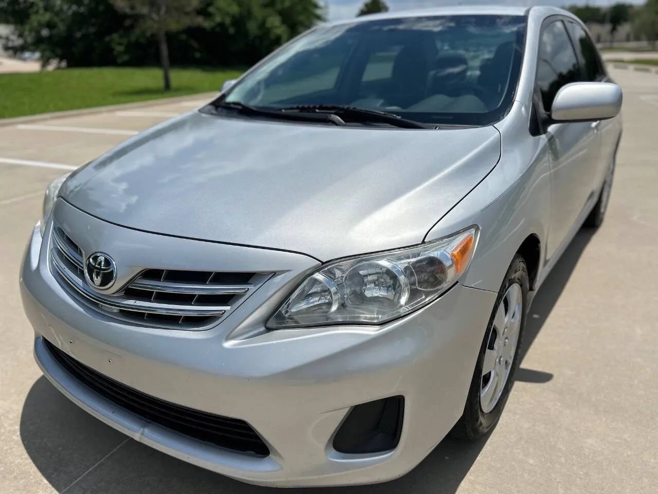 Used 2013 Toyota Corolla LE FWD image 2