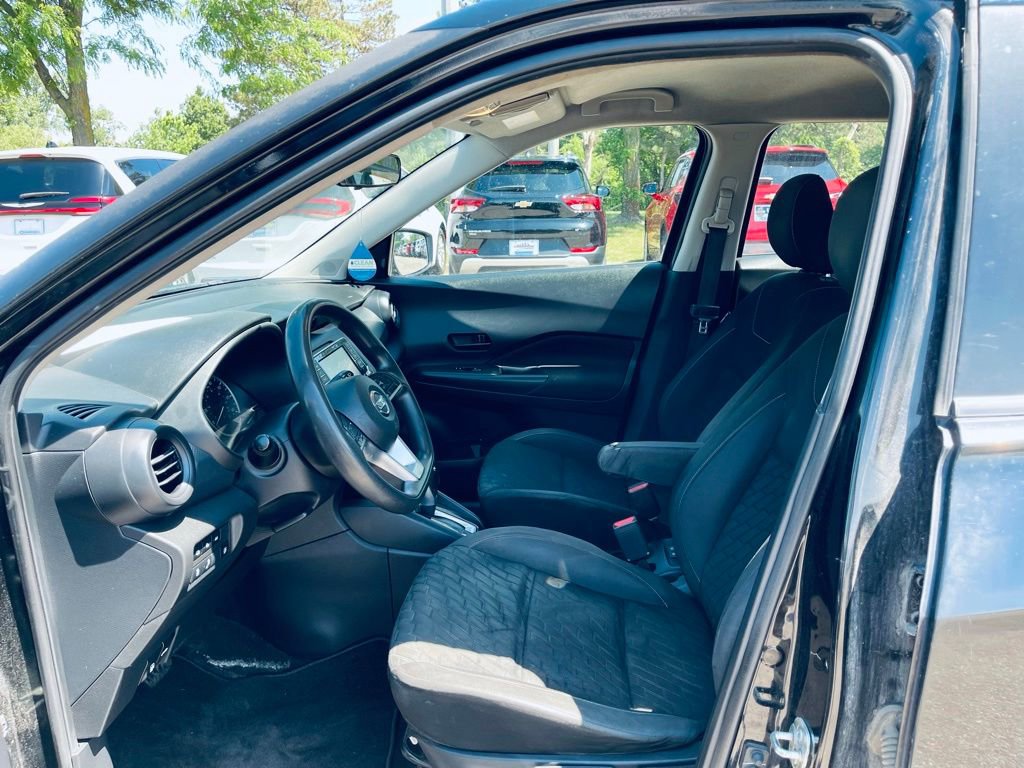 Used 2021 Nissan Kicks S FWD image 11