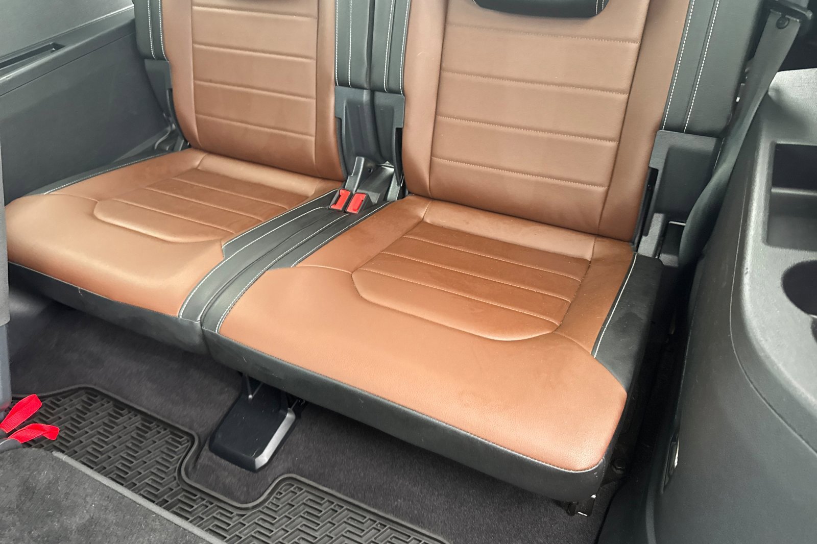 Used 2022 Volkswagen Atlas SEL Premium image 16