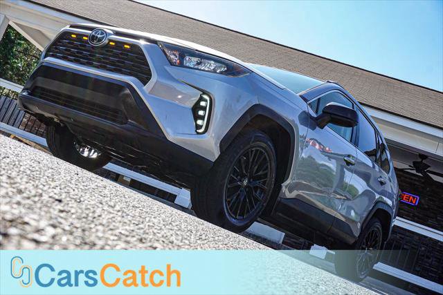 Used 2019 Toyota RAV4 LE w/ All Weather Liner Package AWD/4WD image 4