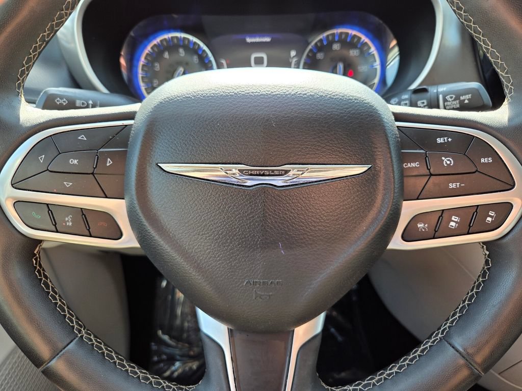 Used 2022 Chrysler Pacifica Touring-L FWD image 33