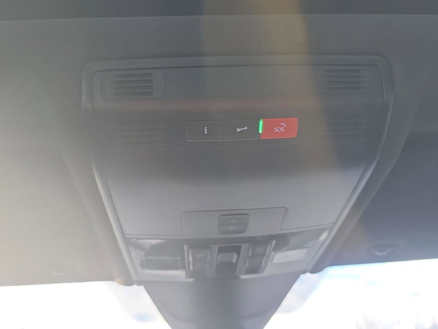 Used 2023 Volkswagen Tiguan SE R-Line image 14