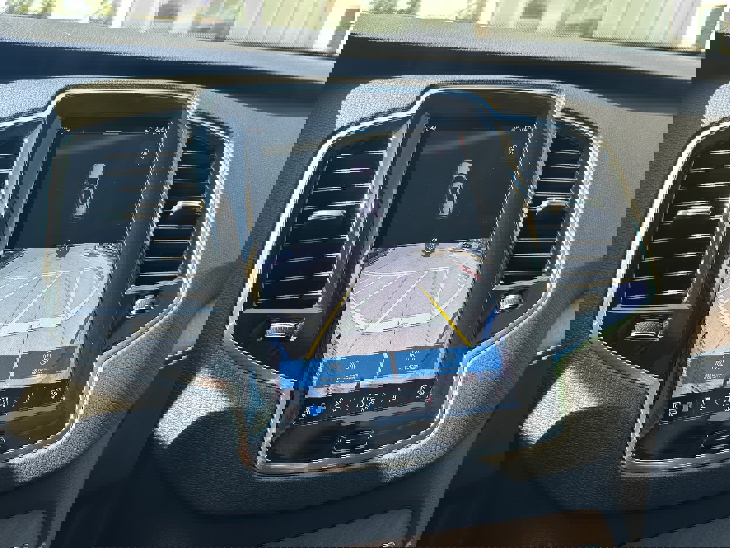 Certified 2023 Volvo XC90 T8 Plus image 20