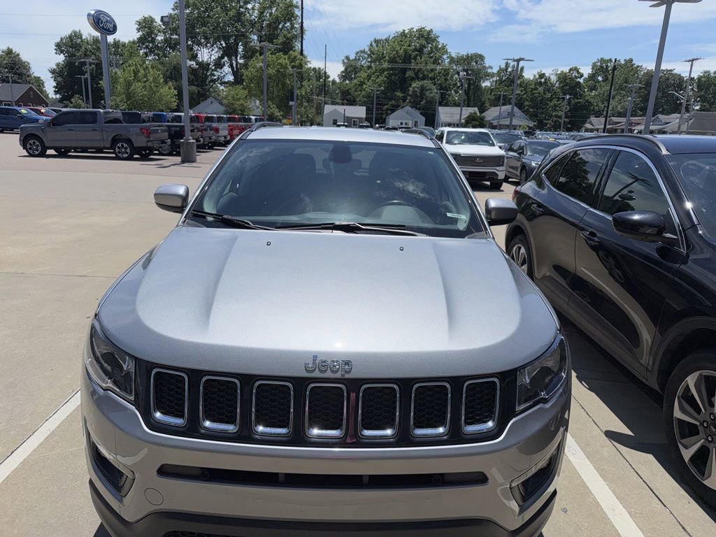 Used 2019 Jeep Compass Latitude FWD image 11
