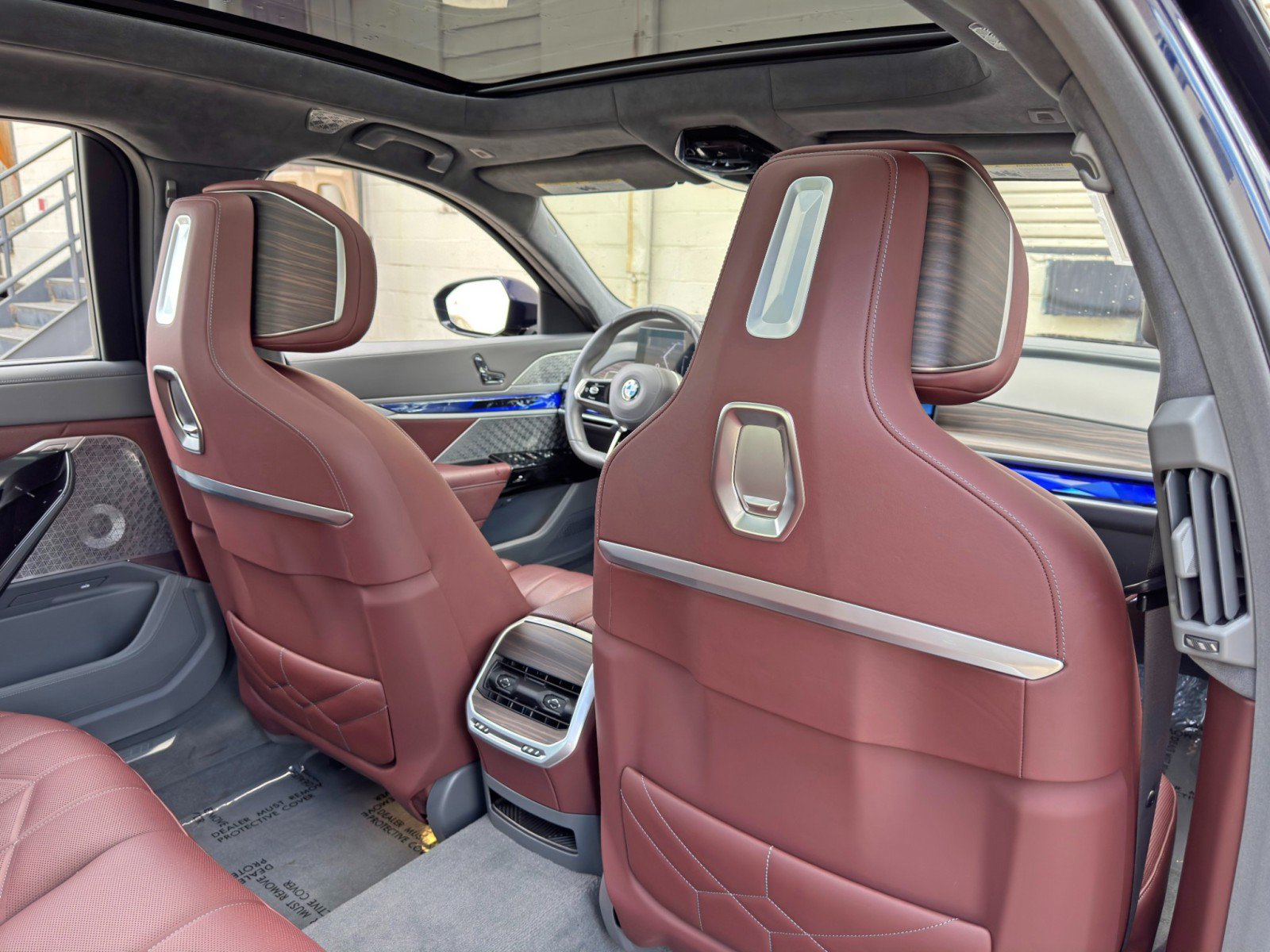 Used 2023 BMW 760i xDrive AWD/4WD image 40