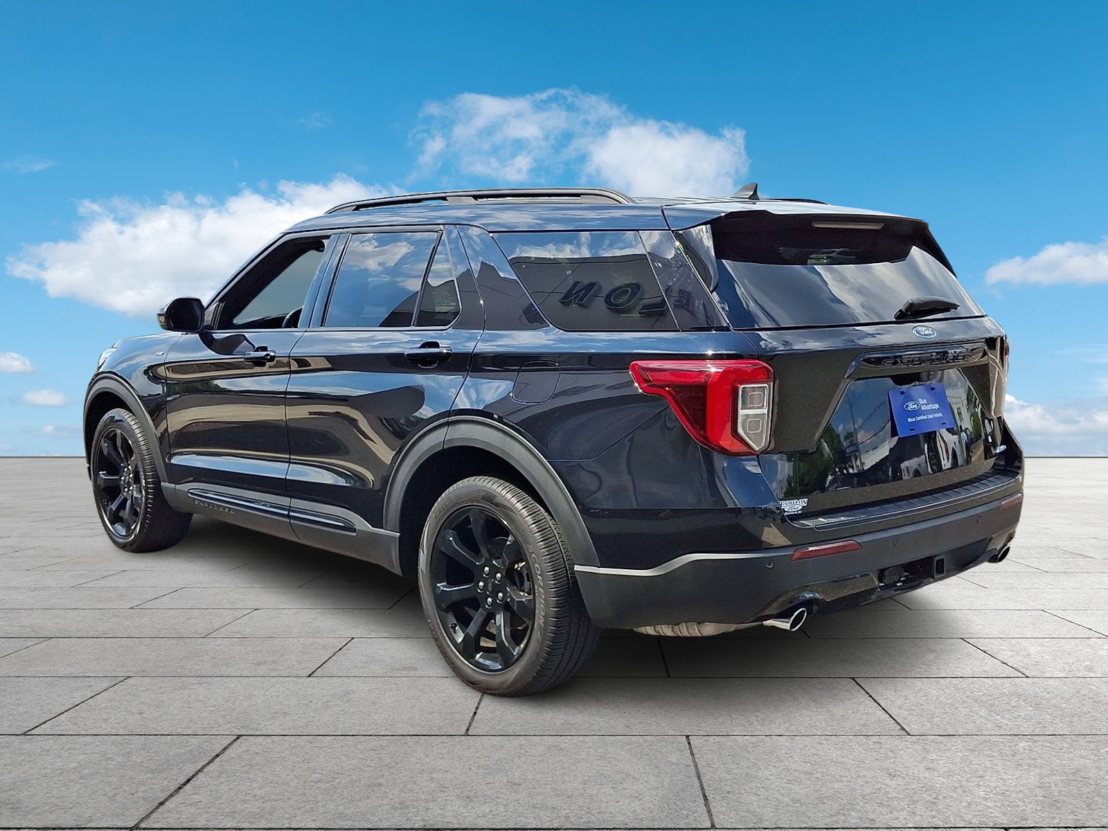 Used 2024 Ford Explorer ST-Line w/ Class IV Trailer Tow Package AWD/4WD image 4