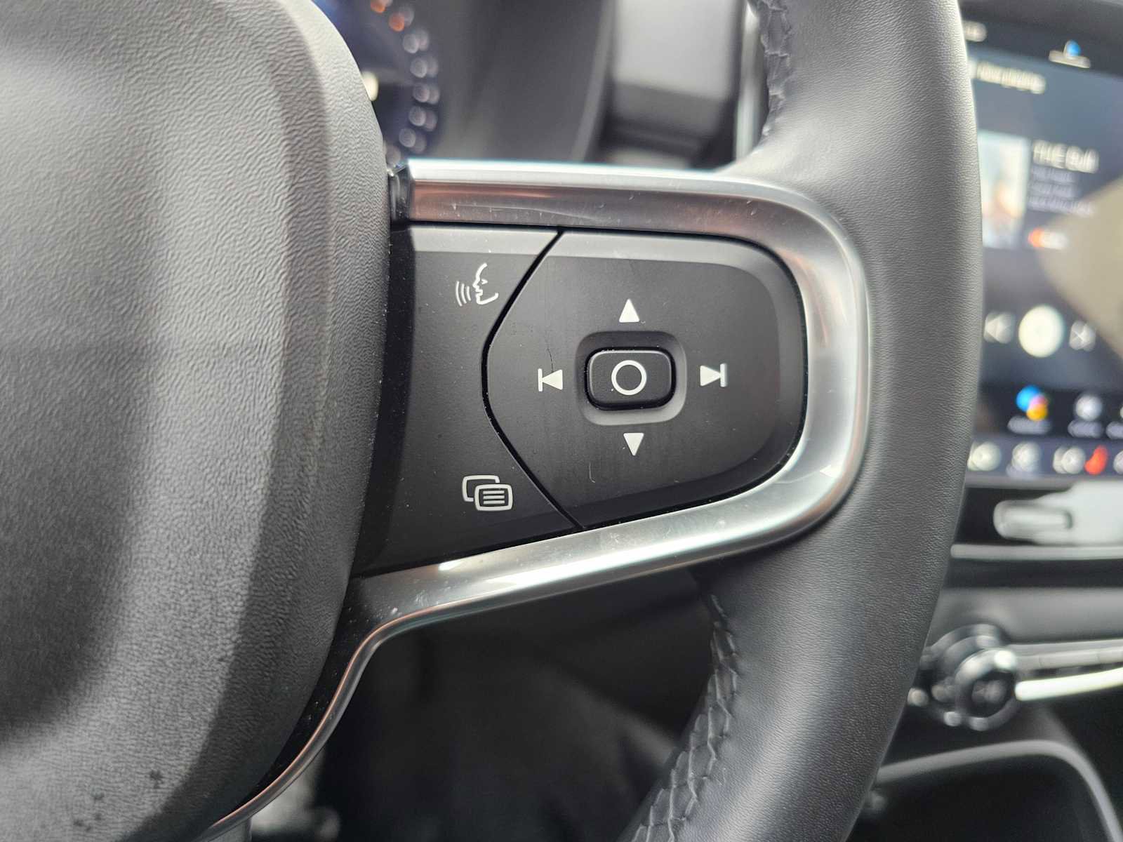 Certified 2025 Volvo XC40 B5 Core w/ Protection Package Premier image 36