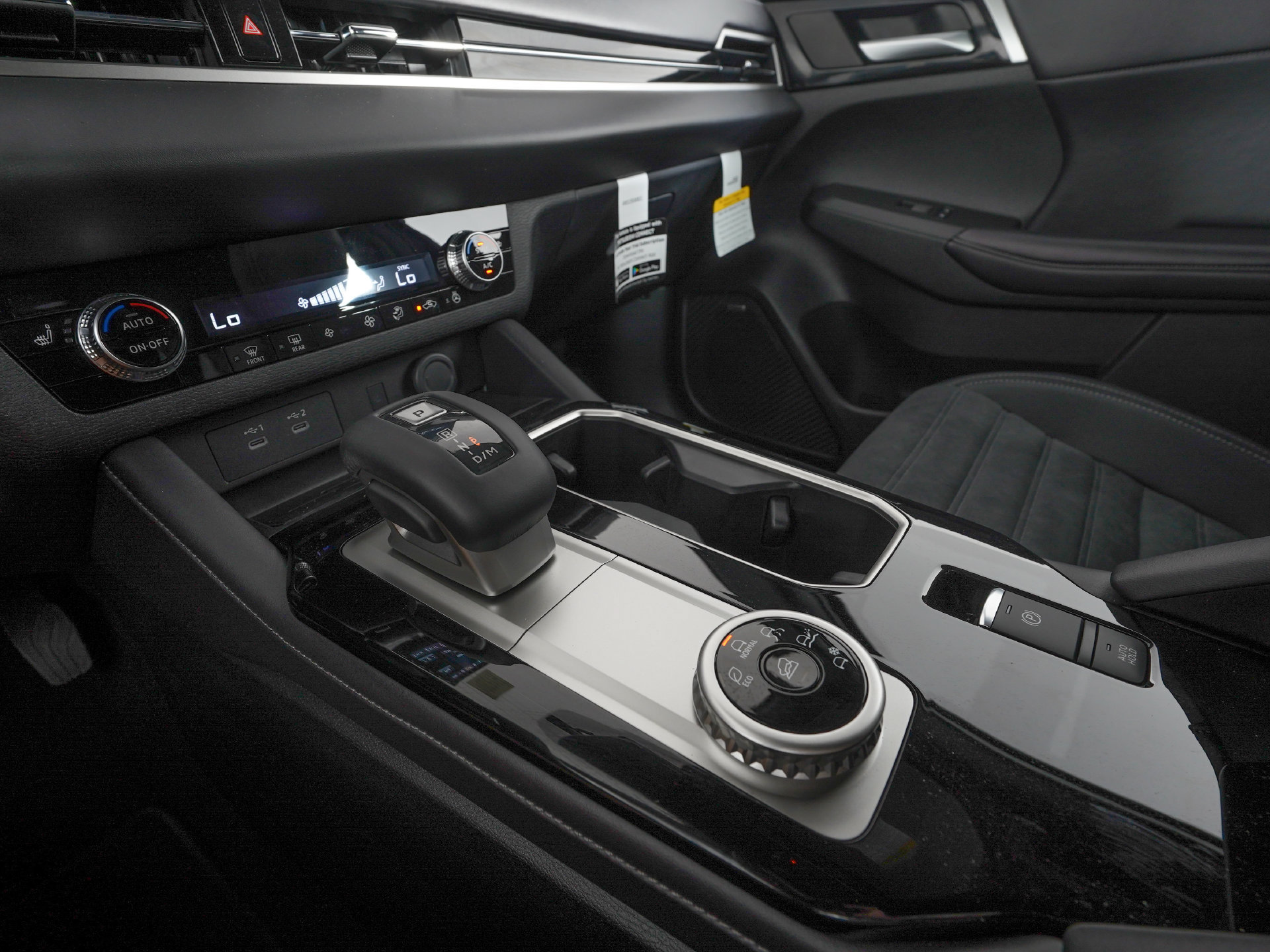 New 2026 Mitsubishi Outlander LE FWD image 14