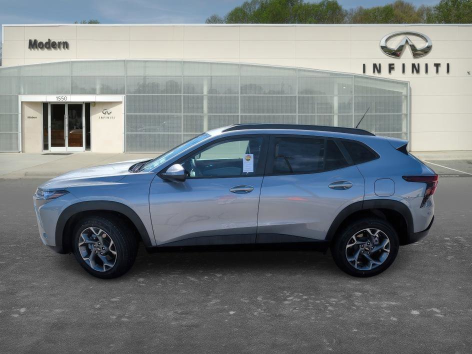 Used 2025 Chevrolet Trax LT image 6