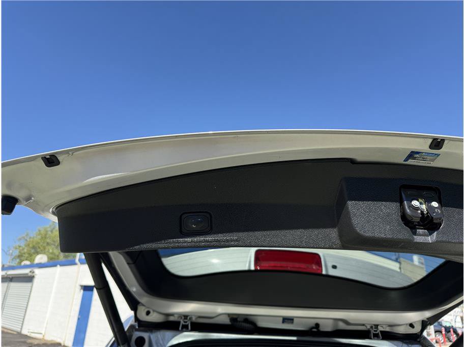 Used 2017 Ford Explorer XLT w/ Equipment Group 201A FWD image 18
